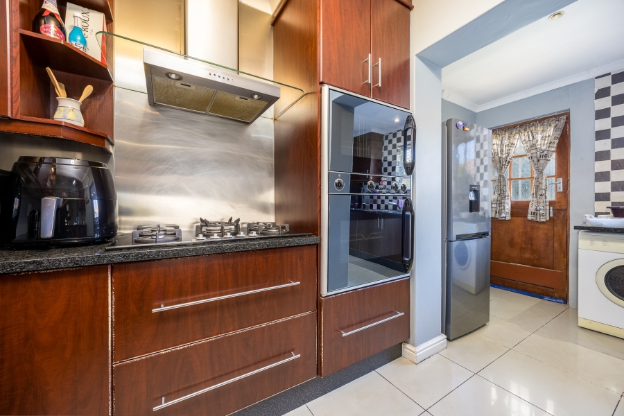 4 Bedroom Property for Sale in Protea Heights Western Cape